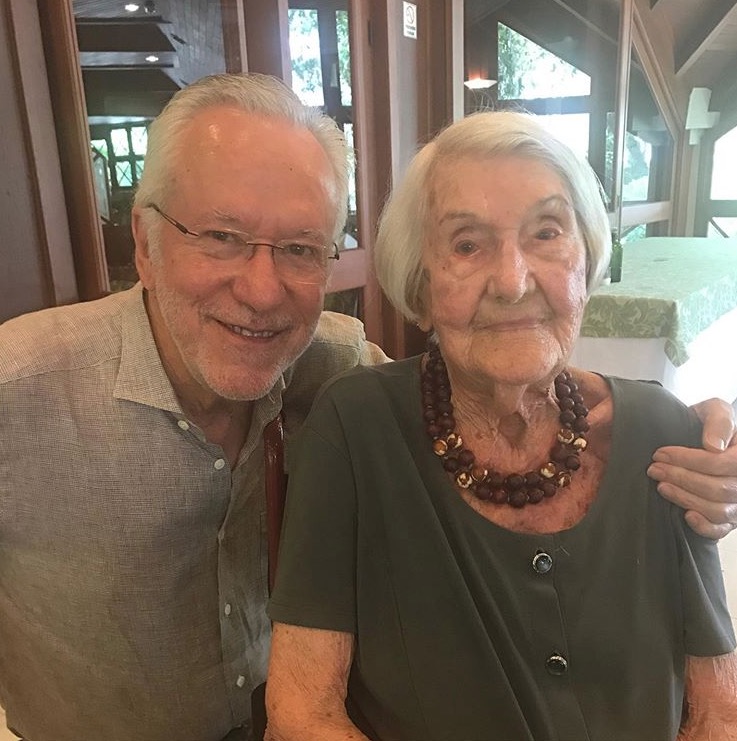 Alexandre Garcia, ex-Globo, lamenta morte da mãe de 100 anos 