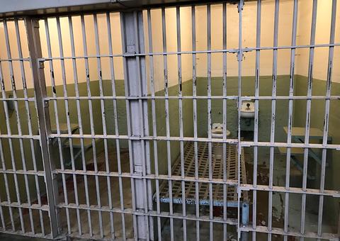 Barroso decide que presas transexuais fiquem em presídios femininos