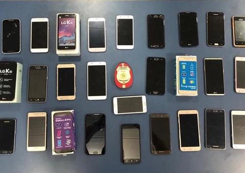 Polícia realiza devolução de 20 celulares roubados em Manaus neste mês