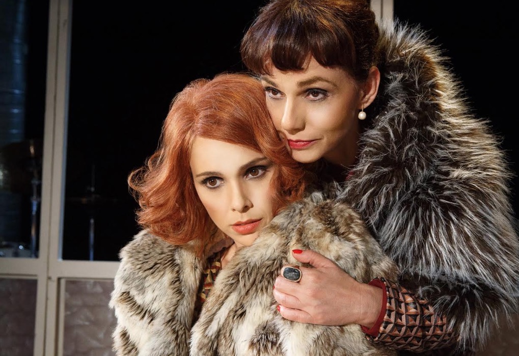 Débora Falabella e Yara de Novaes apresentam ‘Contrações' no Teatro Amazonas