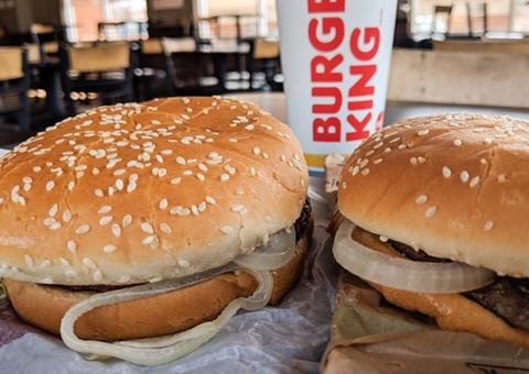 Burger King é condenado a pagar R$ 1 milhão a funcionários por oferecer sanduíche em vez de refeição 