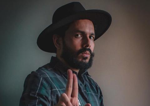 Andrei Gomes faz apresentação voz & violão neste fim de semana