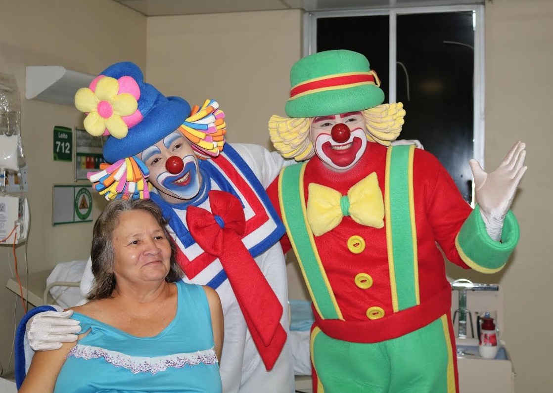 Patati Patatá fazem a alegria de pacientes da Fundação Cecon