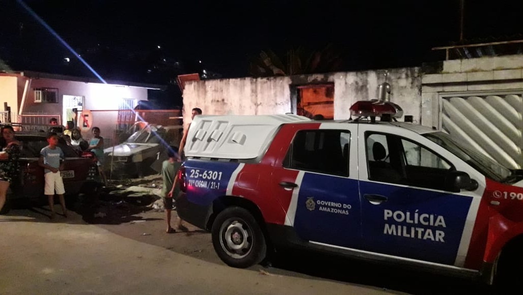 Homem é assassinado em frente ao filho de dois anos em Manaus