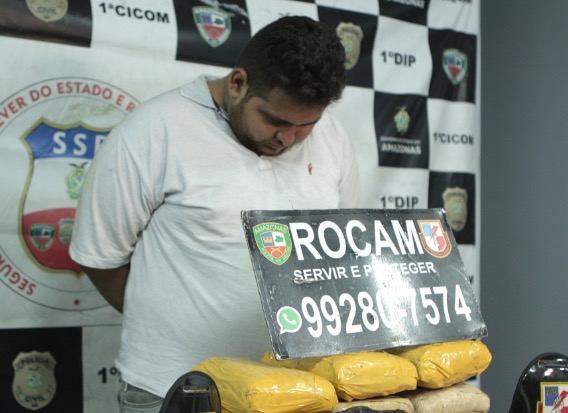 Homem é preso com 12 kg de drogas em embarcação no porto de Manaus