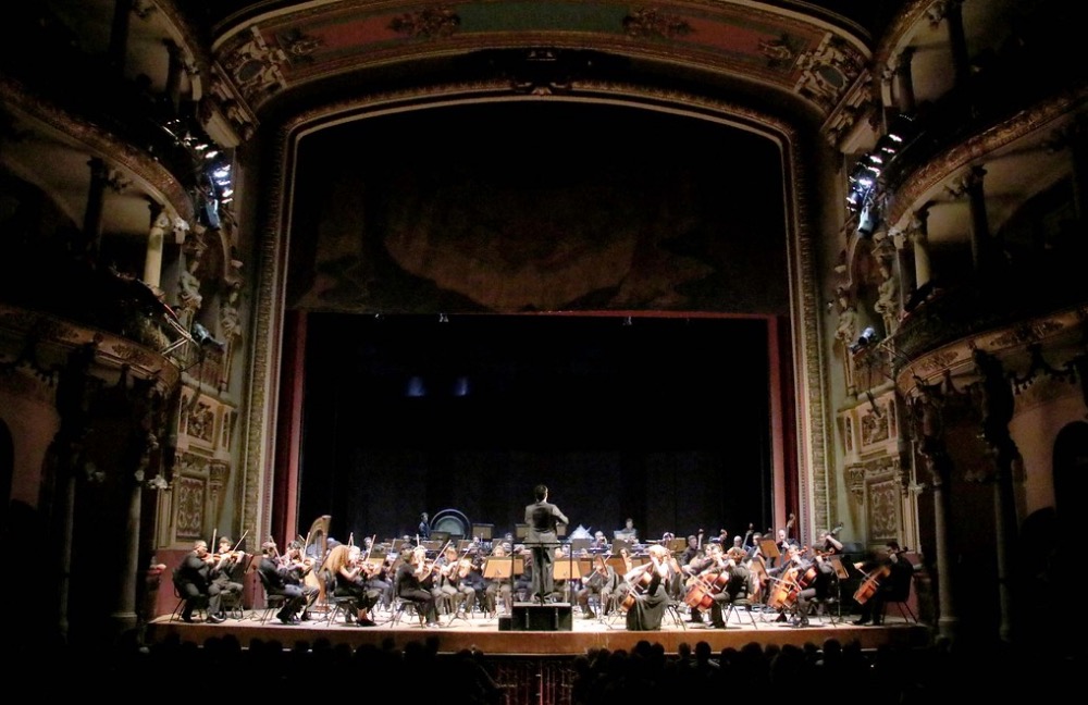 Servidores da Semed assistem a concerto de música clássica no Teatro Amazonas