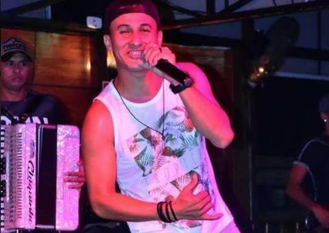 Banda 'Tô na farra' agita sexta do Chapéu Goiano