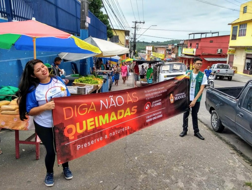 Semmas leva campanha de combate às queimadas à procissão fluvial de São Pedro em Manaus 