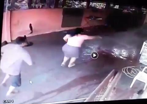 Vídeo mostra homem correndo com terçado atrás da cunhada durante briga de família em Manaus 