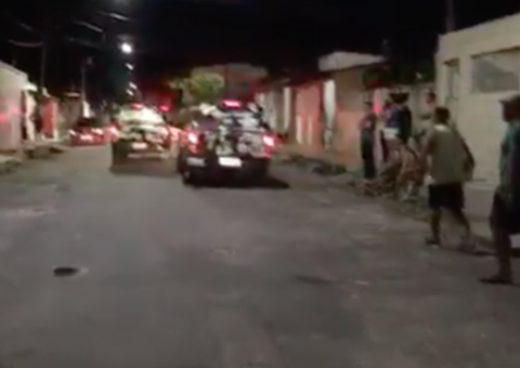Em Manaus, após realizar assaltos suspeito sobe em árvore de residência para se esconder 