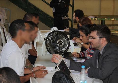 Detentos provisórios do Ipat recebem atendimento da Defensoria Pública em Manaus