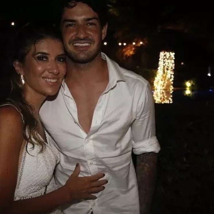 Em cerimônia secreta, Alexandre Pato e Rebeca Abravanel se casam neste sábado