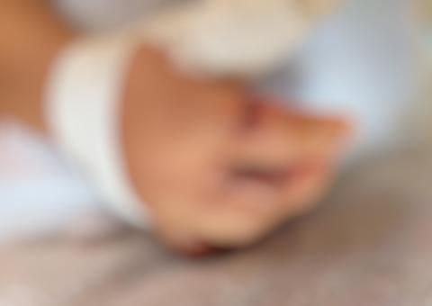 Criança tem mão esmagada em escada rolante de shopping de Manaus 