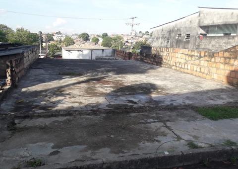 'Amigos' esfaqueiam e apedrejam rapaz até a morte em Manaus