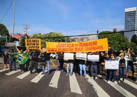 Ex-funcionários de empresas da Maus Caminhos reivindicam pagamento de rescisão