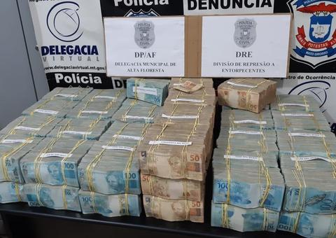 Polícia apreende mais de R$ 4,5 milhões dentro de avião após voo forçado em mata 