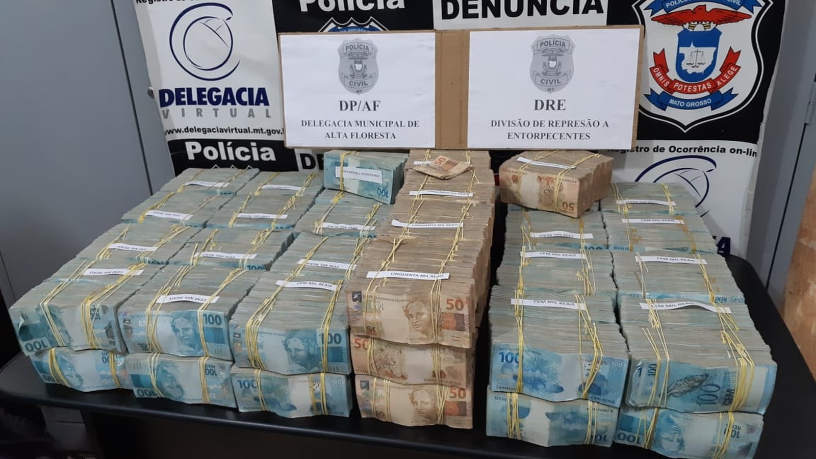 Polícia apreende mais de R$ 4,5 milhões dentro de avião após voo forçado em mata 
