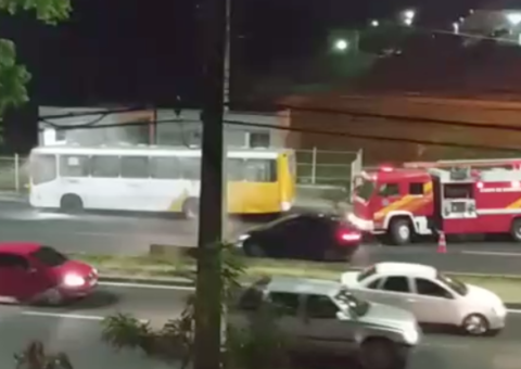 Em Manaus, princípio de incêndio em ônibus assusta passageiros