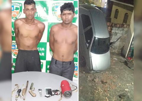 Durante perseguição carro com suspeitos de assalto cai em barranco em Manaus 