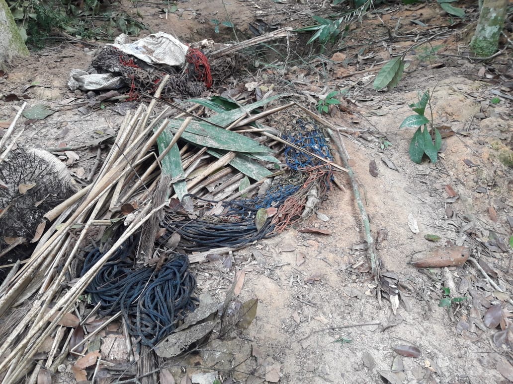 Em Manaus, moradores encontram corpo de homem dentro de cova rasa em matagal