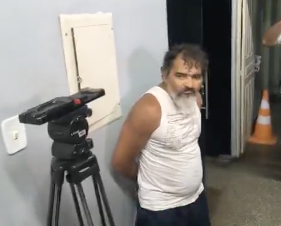 Suposto líder da facção Comando Vermelho é preso com armas e drogas em condomínio de Manaus 