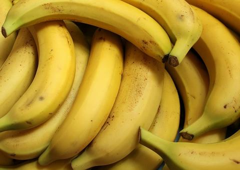 Banana faz bem ao coração e intestino e ainda espanta mau humor; saiba mais