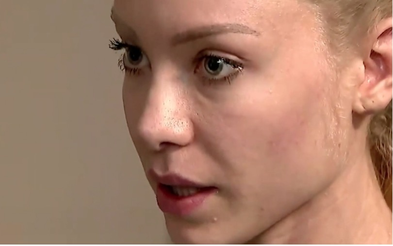 Najila tenta recuperar celular que entregou à polícia