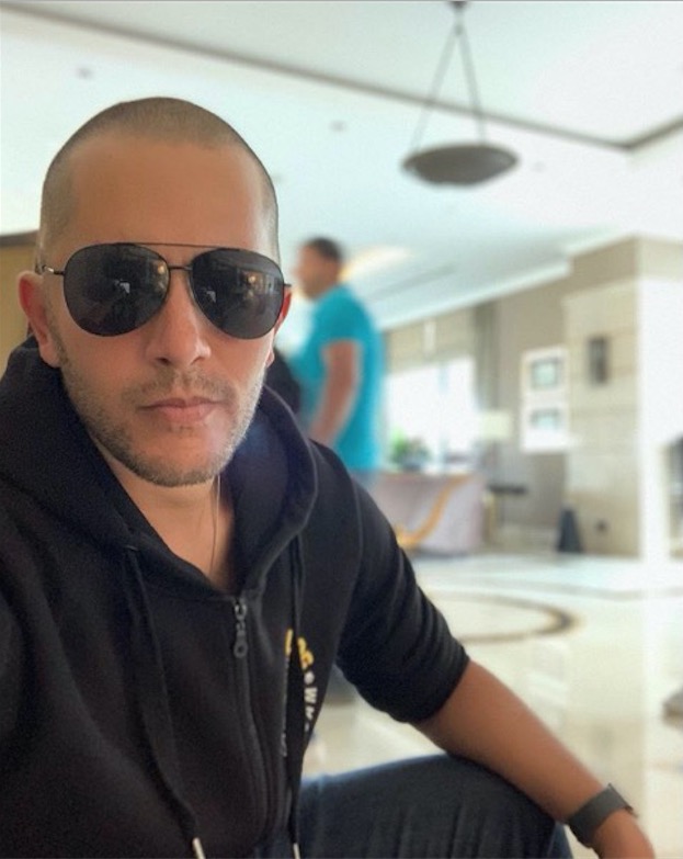 'Anos isolado cuidando da saúde física e mental', conta Bento Ribeiro em retorno ao Instagram