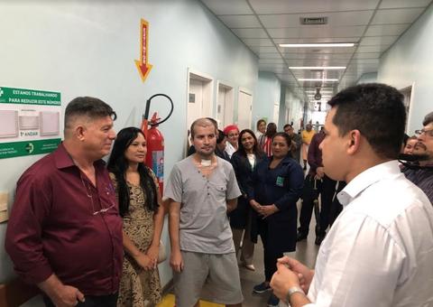 Sargento da PM baleado na boca durante assalto, recebe alta após cirurgia em Manaus