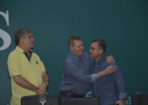 Arthur 'convoca' Chico Preto e vereador senta ao lado de autoridades 