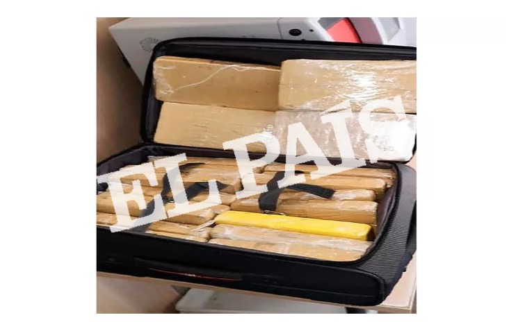 Jornal divulga foto de drogas apreendidas com militar que pertencia a comitiva de Bolsonaro