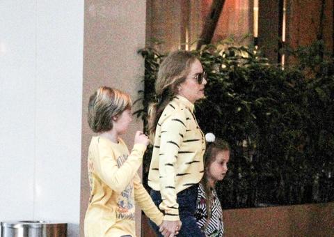 Filho de Luciano Huck é visto pela primeira vez após acidente 