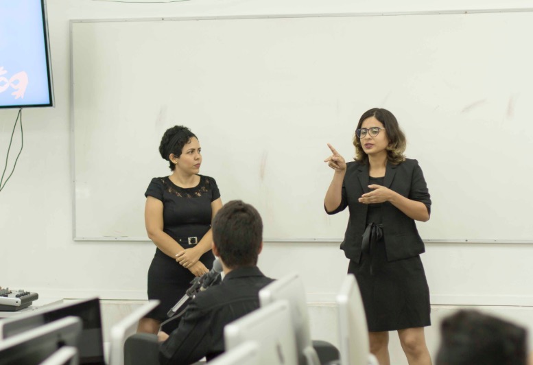 Pela 1ª vez, alunas surdas defendem trabalho sobre acessibilidade no Ifam 