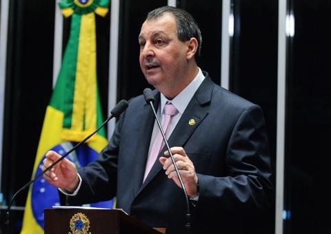 Omar Aziz defende PEC que autoriza acúmulo de cargos por militares