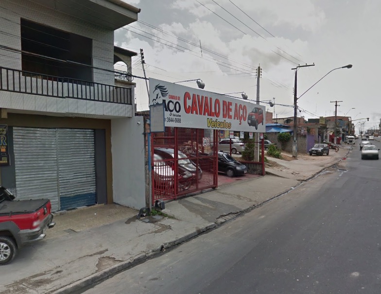 Duas pessoas são baleadas durante assalto à loja de carros em Manaus