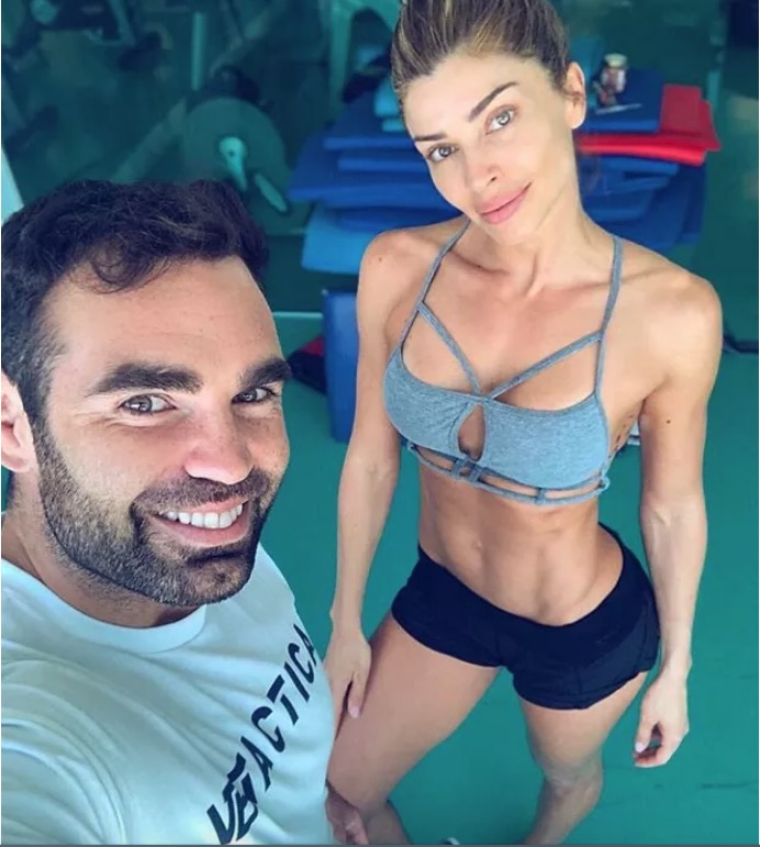 Grazi Massafera rouba cena com barriga ultrachapada em foto do personal 