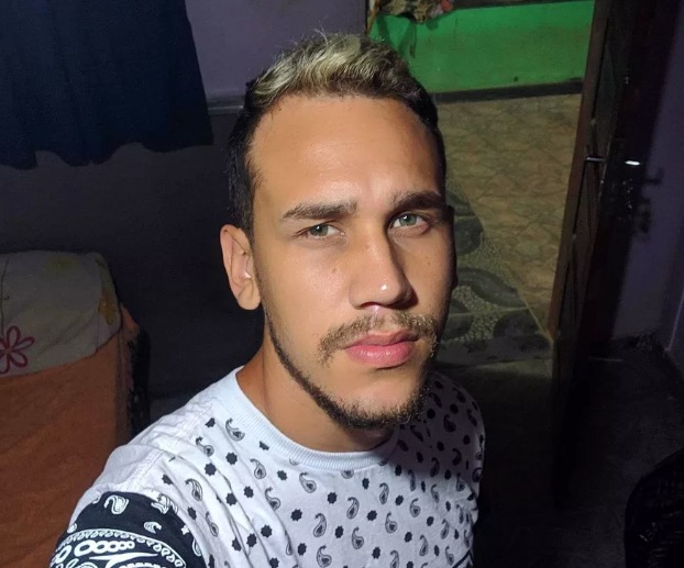 Homem mata rival a facadas após fim de relacionamento a três