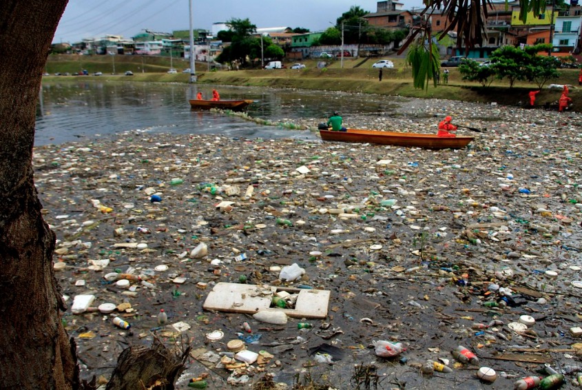 Limpeza de igarapés são intensificadas por conta da cheia em Manaus