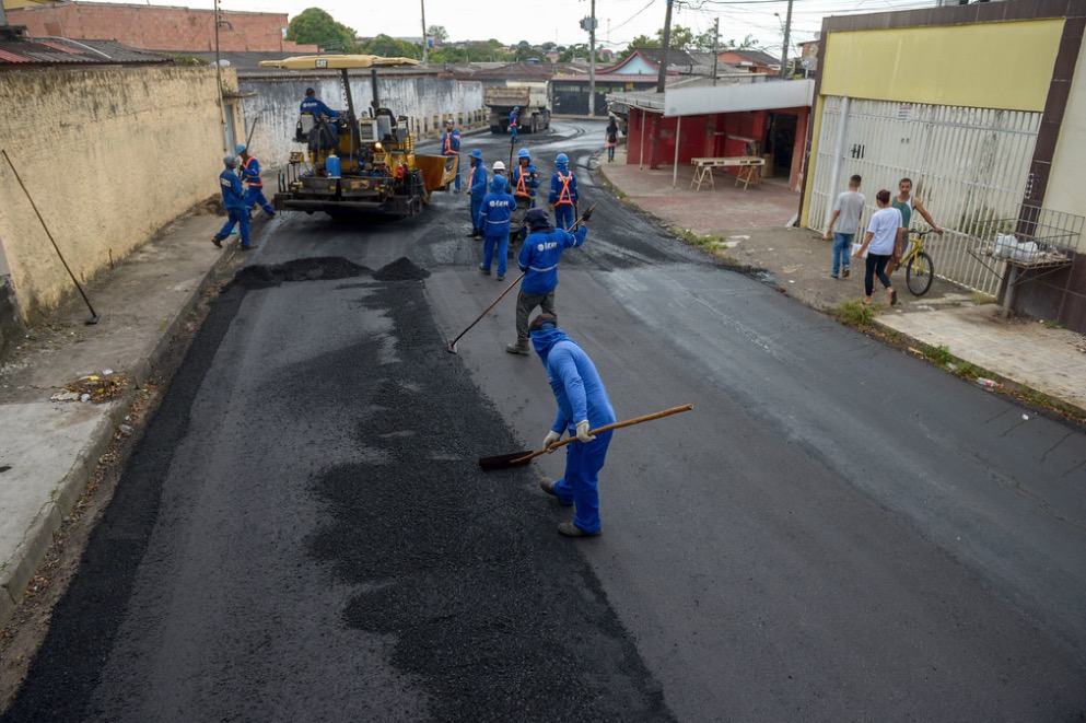 Obras de recapeamento avançam em ruas de Manaus