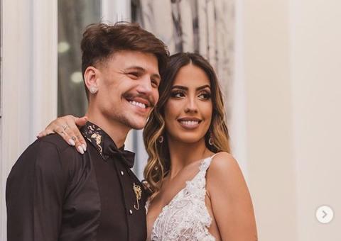 Esperando filho de Saulo Poncio, Gabi Brandt dá entrada em maternidade