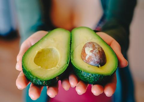 Veja três bons motivos para comer abacate todos os dias