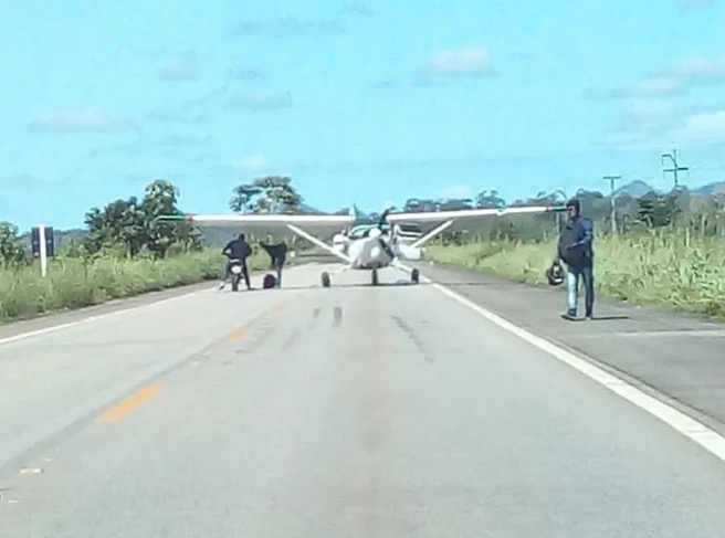Após pouso forçado, avião é apreendido com carga de drogas na BR-174