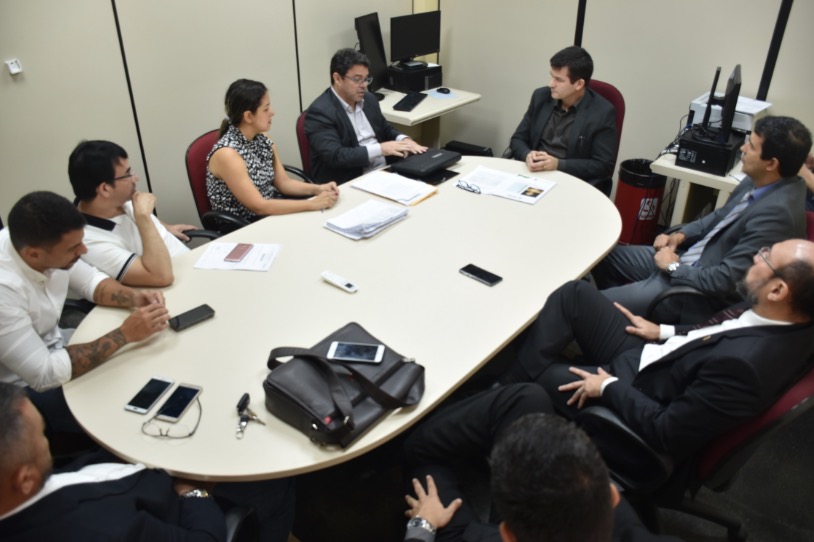 MP se reúne com delegados em busca de coibir assaltos a ônibus em Manaus 