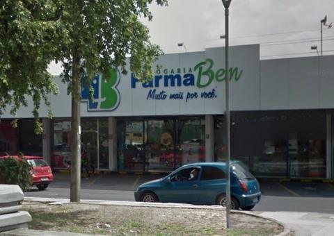 Bandido invade e rouba drogaria Farmabem em Manaus