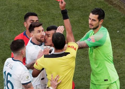 Copa América: Messi é expulso, mas Argentina vence Chile e fica em 3°