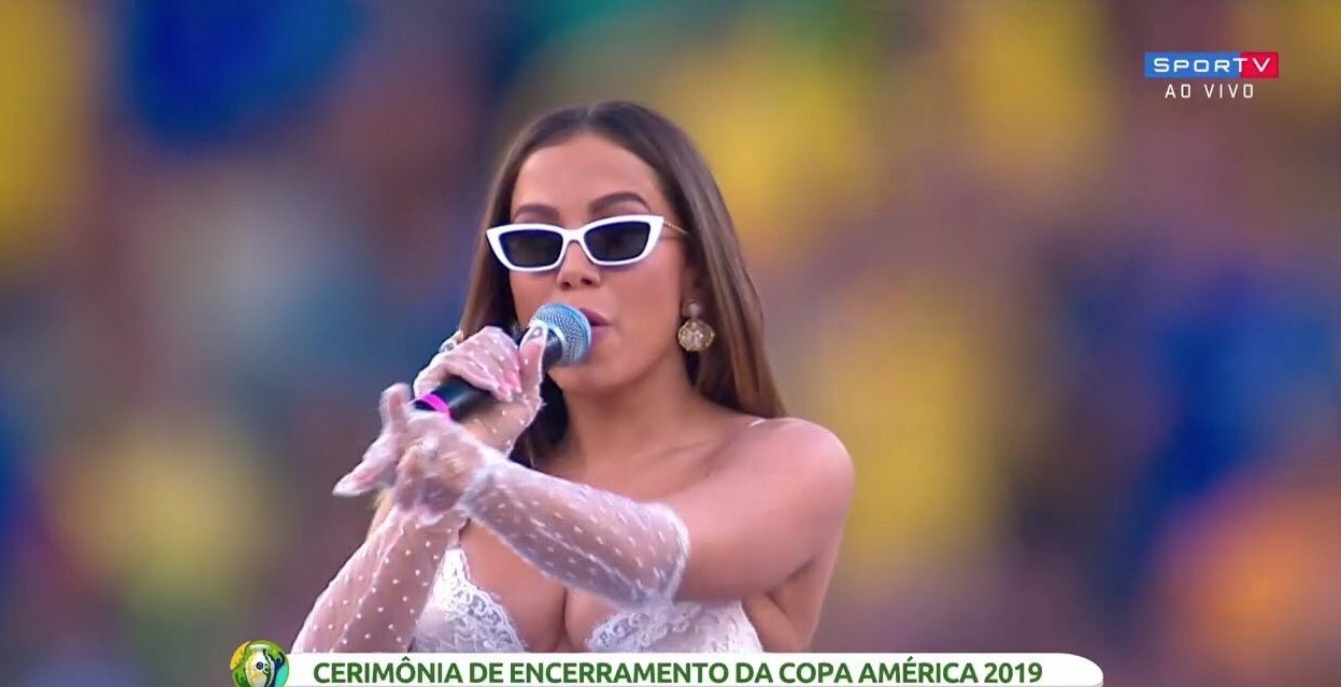 Anitta é exaltada após apresentação no encerramento da Copa América  