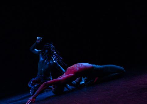 Espetáculo do Rio de Janeiro leva ritmo do ‘passinho’ ao palco do Café Teatro