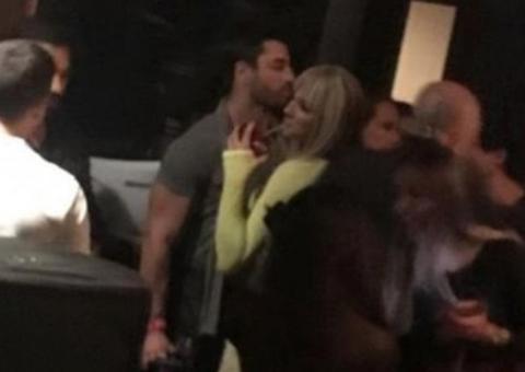 Um mês após separação, Juju Salimeni é vista aos beijos com ex de Babi Rossi