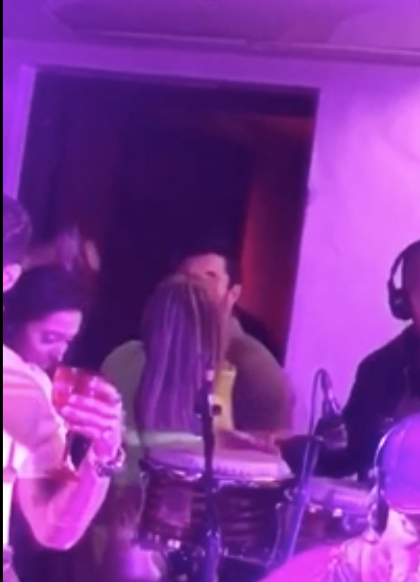 Um mês após separação, Juju Salimeni é vista aos beijos com ex de Babi Rossi