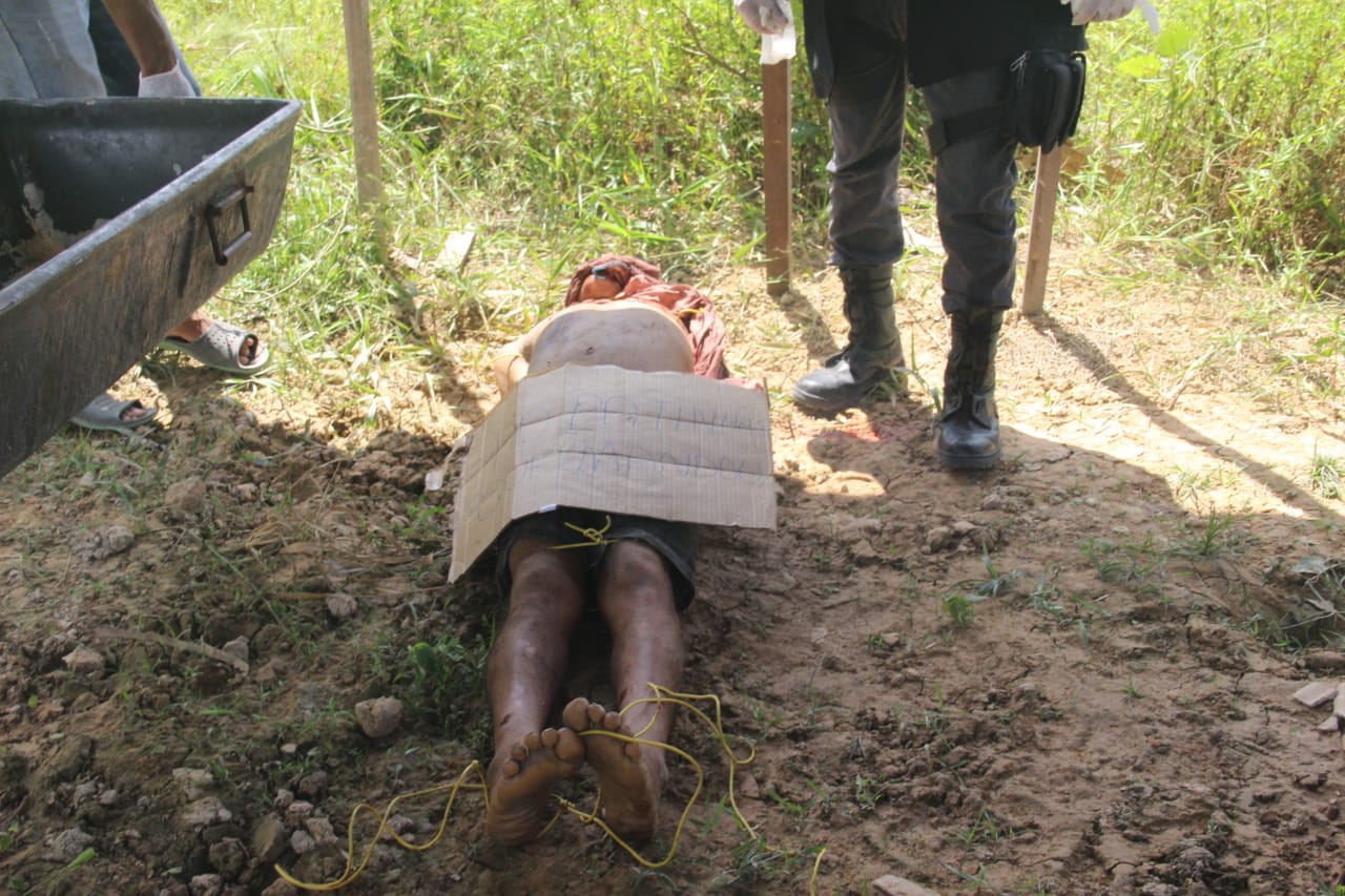 Corpo com mãos e pés amarrados é encontrado com bilhete em Manaus 